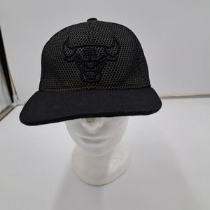 Chicago Bulls Diamond Point Embroidered Bull Blk/Blk I.365 Snapback Trucker Hat
